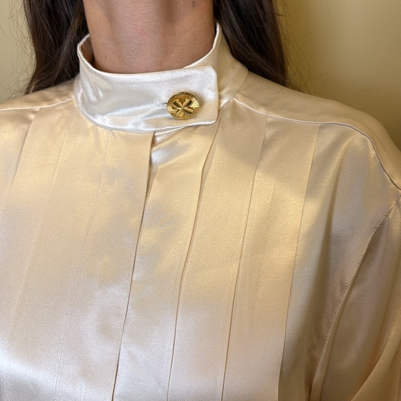 CHANEL BLOUSE WITH CLOVER BUTTONS M 38 EUR SILK SATIN BLOUSE SILK TOP - Picture 7 of 13